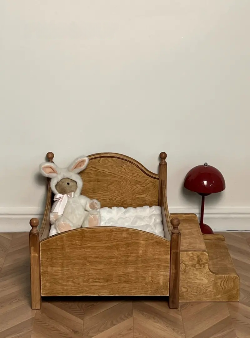 Retro Wooden Pet Bed Overview 10